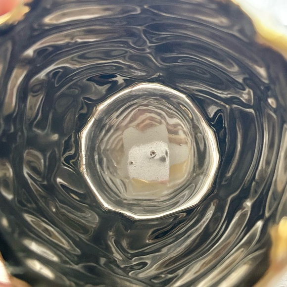 Gold and White Leaf Design Vase-Amazing Condition! - Picture 4 of 4